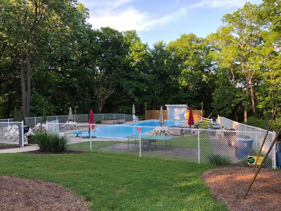 Kenwood Hills Cabana Club pool